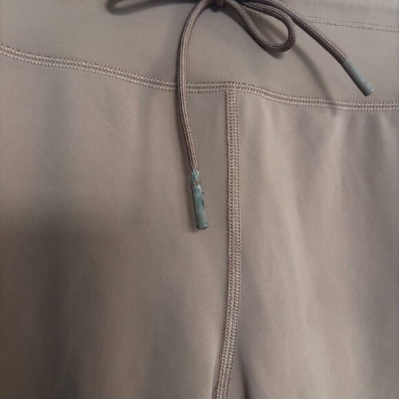 Vuori | Daily Leggings in Light Penny - Picture 4 of 5